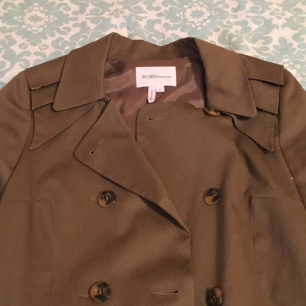 Gorgeous tan BCBGgeneration Trent features galore